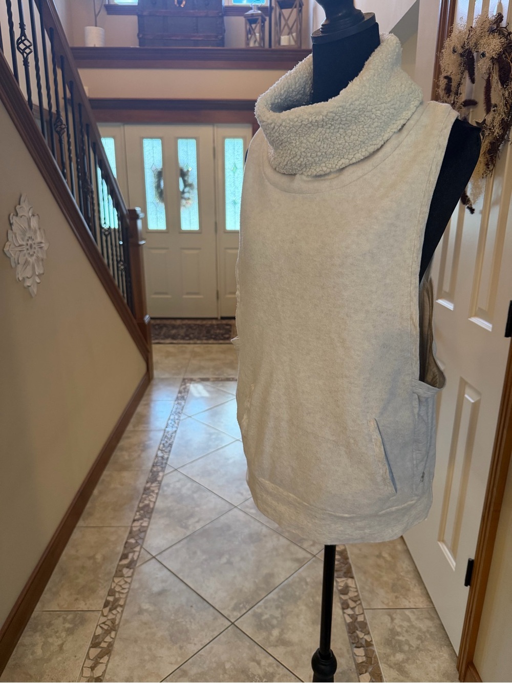 Alo Yoga Sherpa Cowl Neck Sleeveless Pullover Vest Large